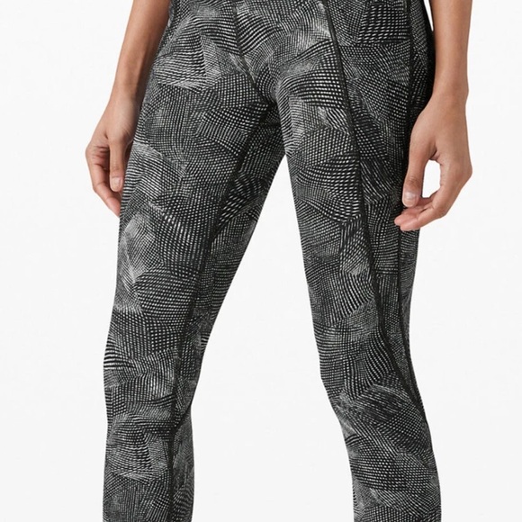 Lululemon Time to Sweat Crop *23” size 4 EUC - Picture 4 of 6